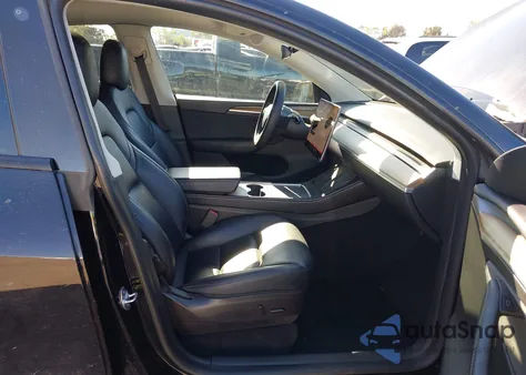 2022 Tesla Model Y Performance Dual Motor All-Wheel Drive z USA, uszkodzony, nr VIN 7SAYGDEF0NF553939